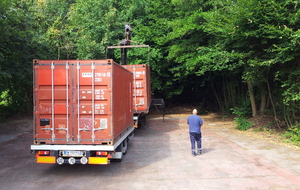 Déchargement du premier.