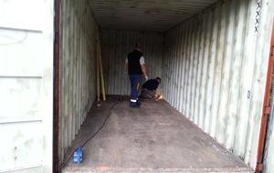 Découpe d'anneaux d'ancrage gênants.