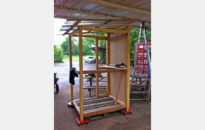 Finition du toit en onduclair, pour l'éclairage naturel.