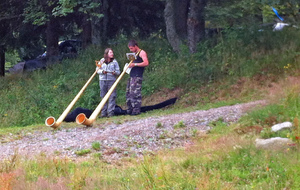 Image insolite offerte par 2 archers du Frenz.