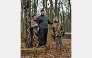 Qui se tient à qui ???