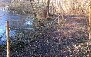 Bords d'étang sécurisé.