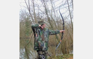 Et il tient son bras d' arc ... ça sert l'entrainement !