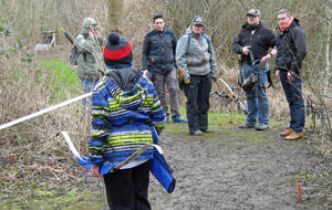 William à l'écoute des conseils du coach Justine.