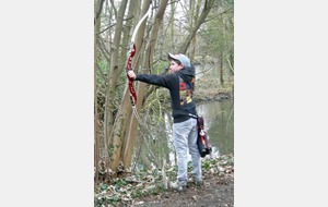 Nos jeunes ataliens, Léo minime, arc nu