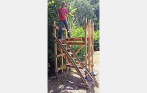 Max en pleine action de taille.