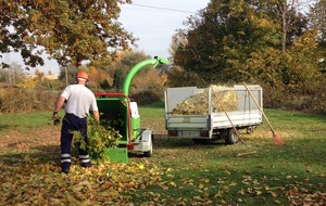 Et après, une remorque de copeaux pour recharger les chemins à la prochaine VA.