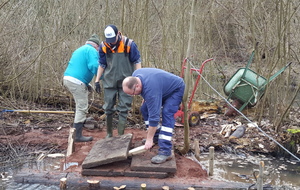 Pose des dalles supports.