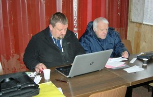 Ils sont partis, vérification des inscriptions.