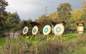 Un pas de tir ensoleillé.